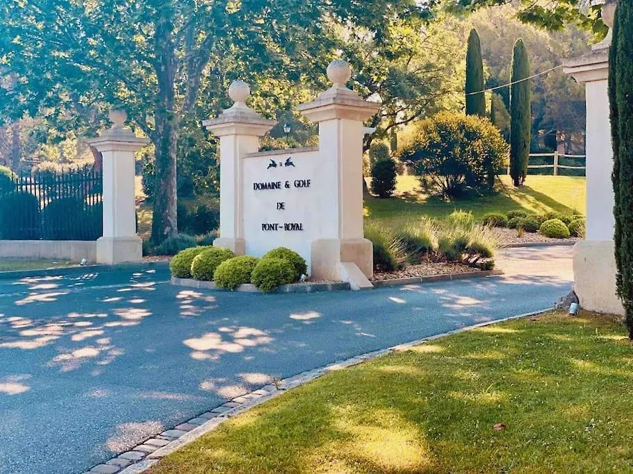 Villa Du Soleil En Provence Sur Le Domaine Du Golf De Pont Royal Mallemort 0*,